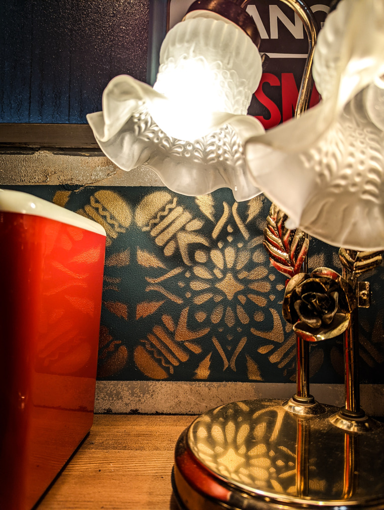 壁の中のハンバーガー