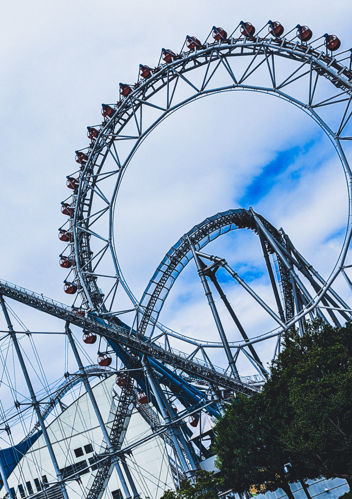観覧車とジェットコースター