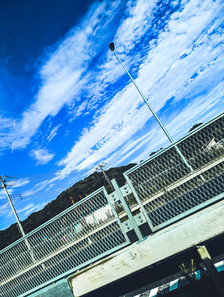 高速の青空
