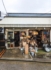 小雨降る雑貨屋さん