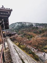 煙立つ山