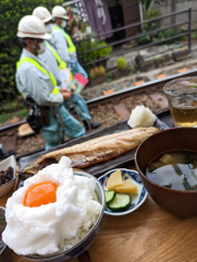 線路脇のテラス席
