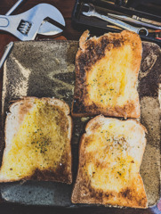 工具とシュガートースト