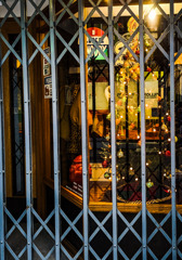 シャッターの中のクリスマス