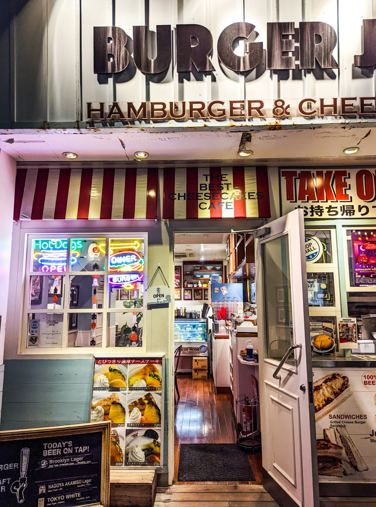 閉店間際のバーガーショップ