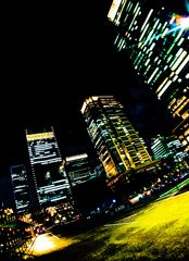 東京の夜は