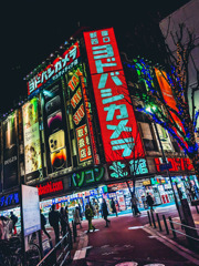 新宿西口駅の前