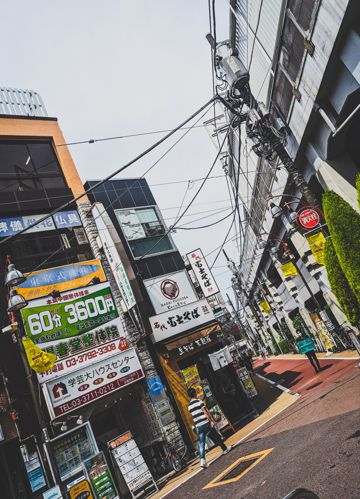 私鉄沿線の駅前