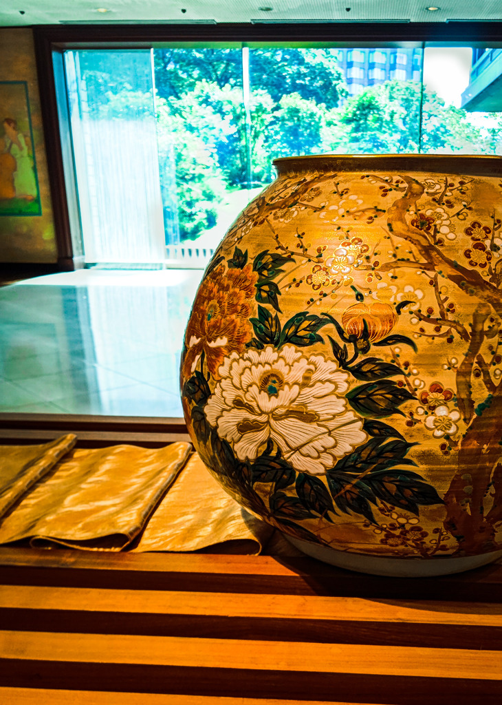 時を重ねる花瓶の姿