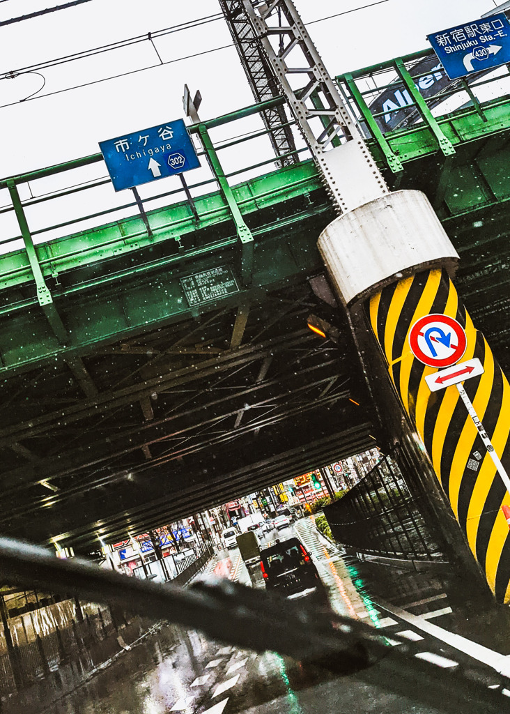 雨の新宿