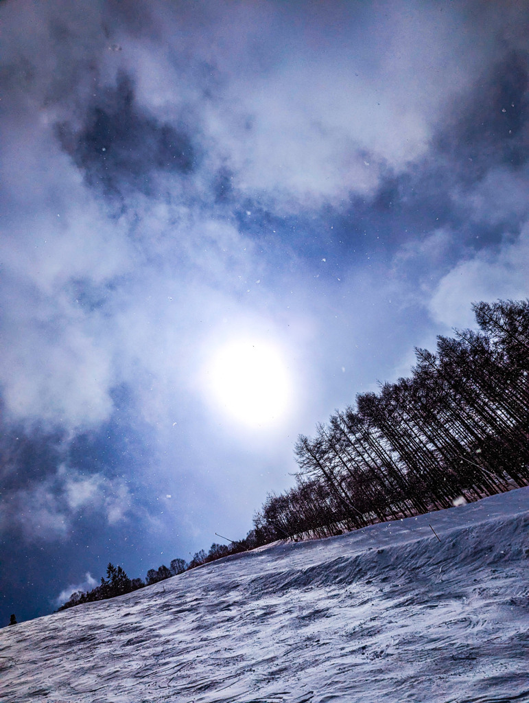 雪を照らす太陽