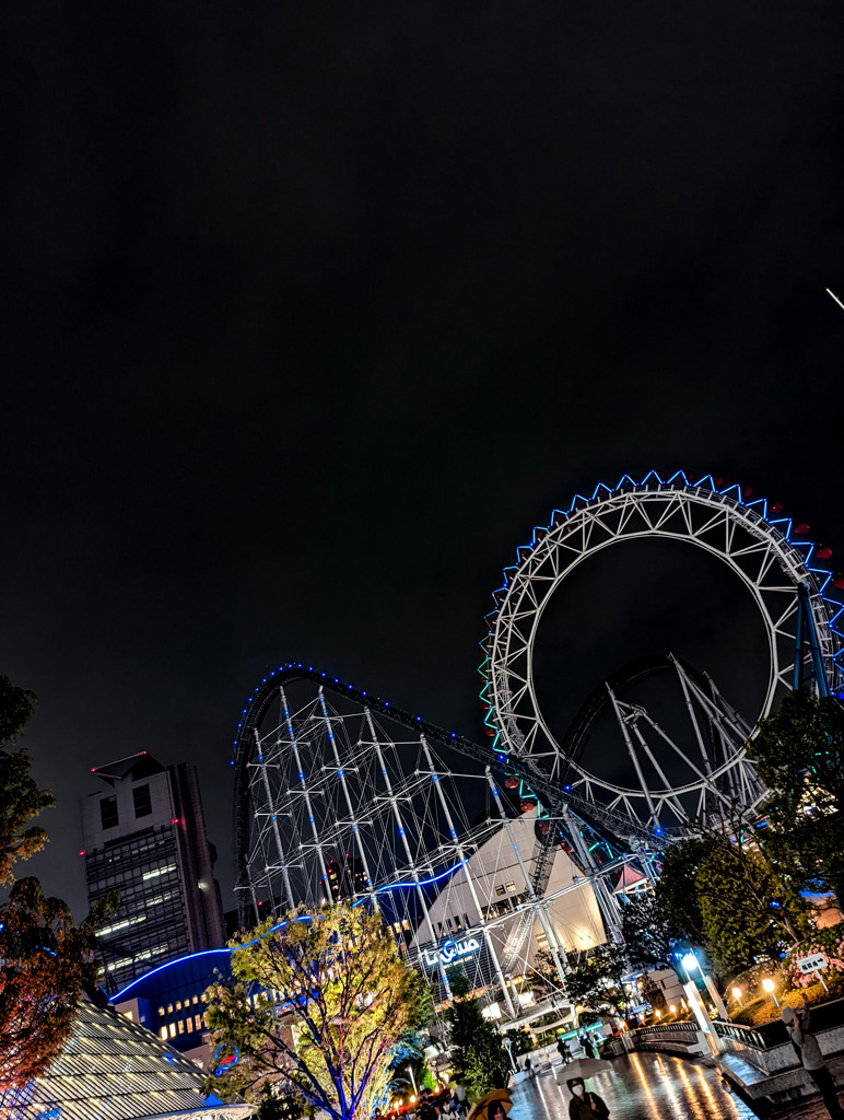 夜の遊園地