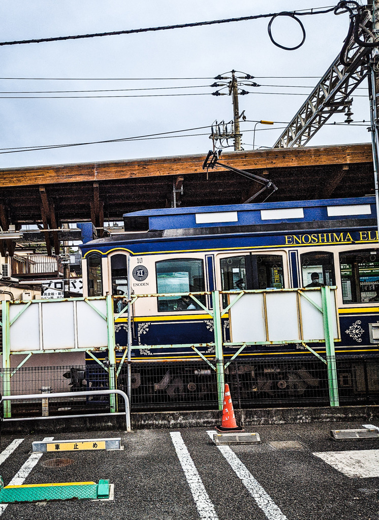 小さな駅の小さな電車
