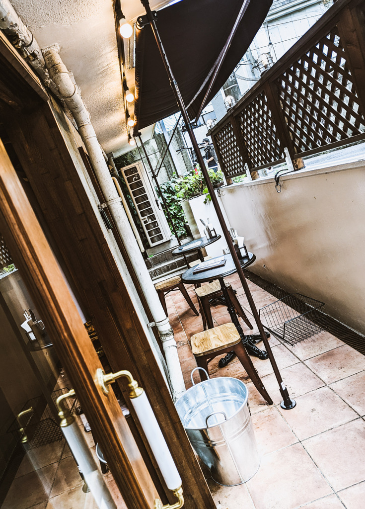 半地下のテラス