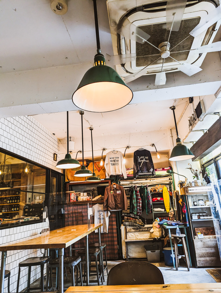 落ち着く店内