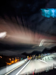 深夜の高速道路