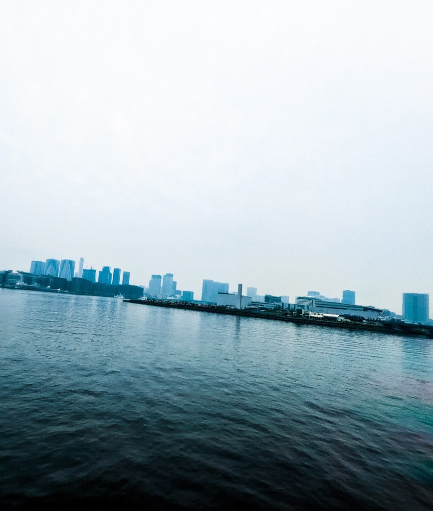 海から街を眺めて