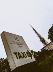 タワー下のホテル