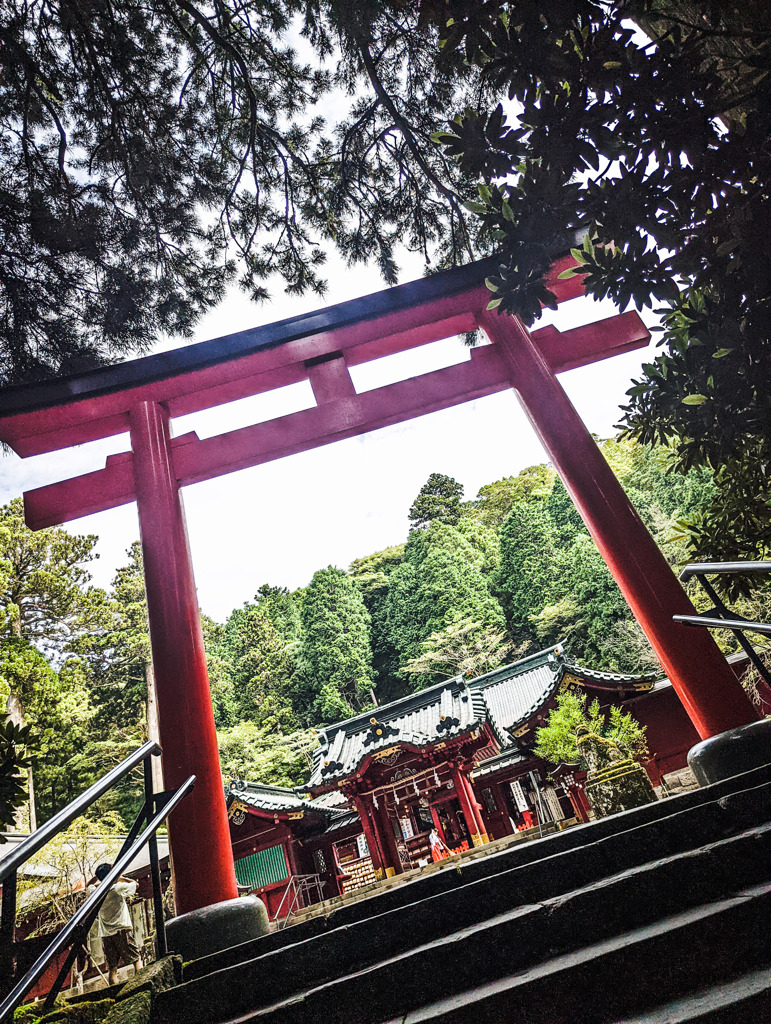 階段を登った先に