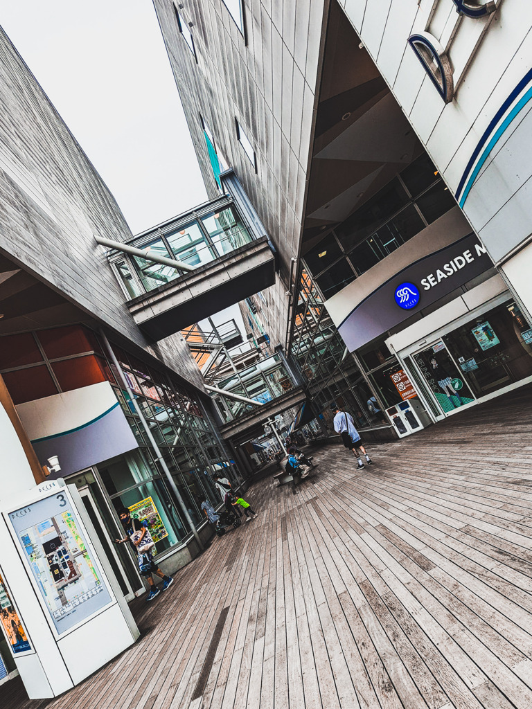 デッキのある街