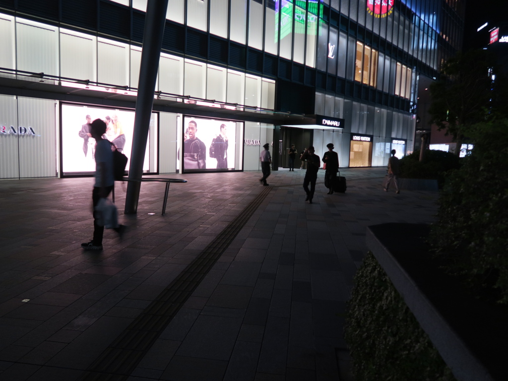 東京駅八重洲口　大丸前