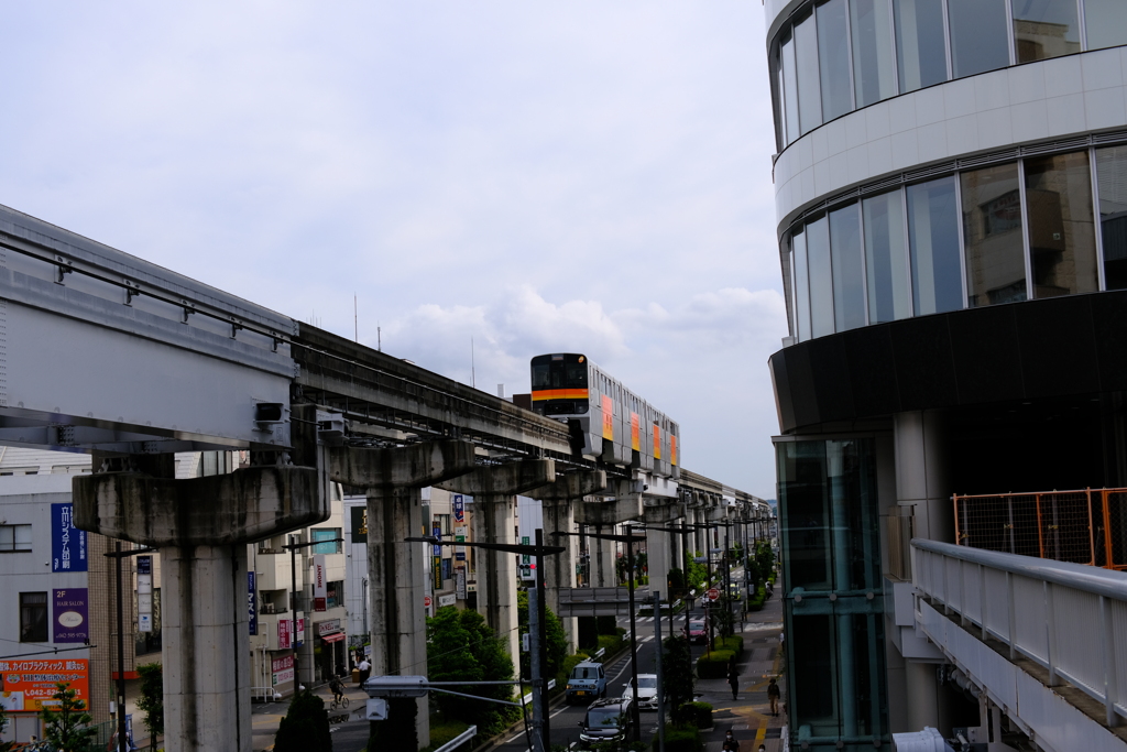 やって来た