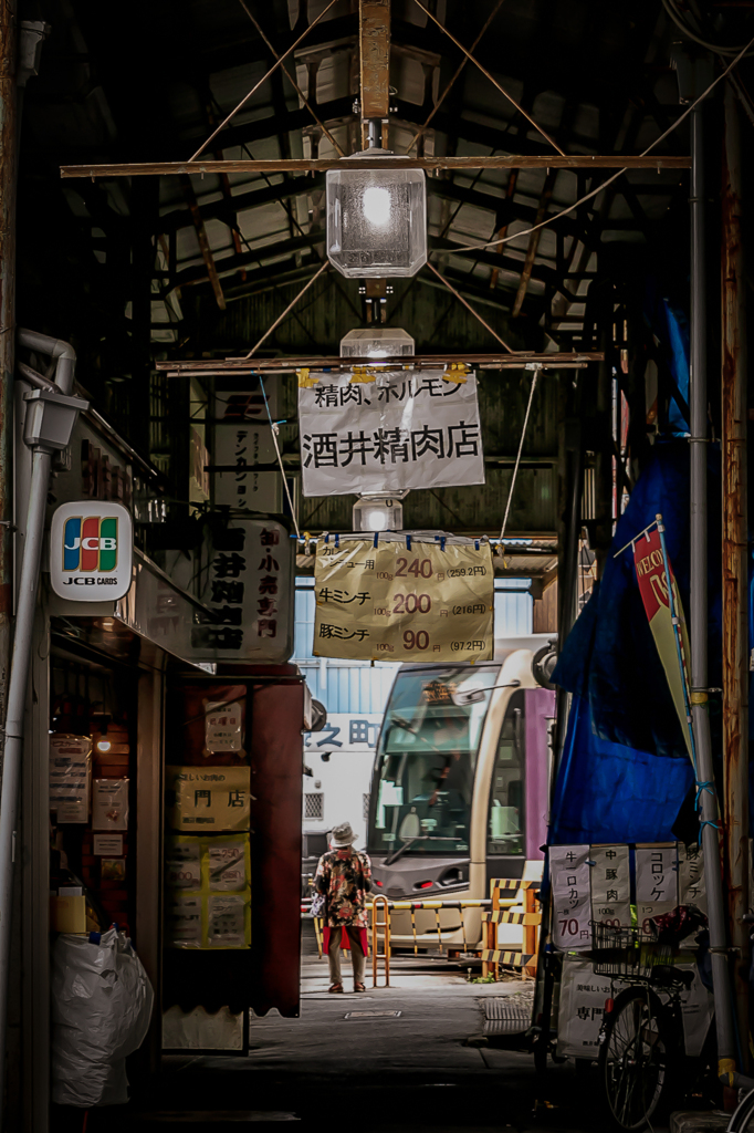 商店街の踏切