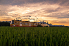 遠き山に日は落ちて