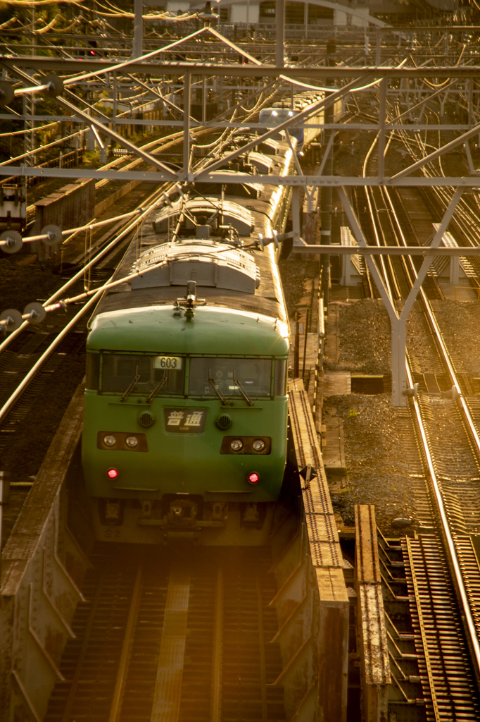 レトロ電車の夕暮れ