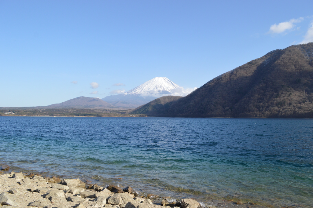 本栖湖 富士河口湖町 富士五湖 山梨県