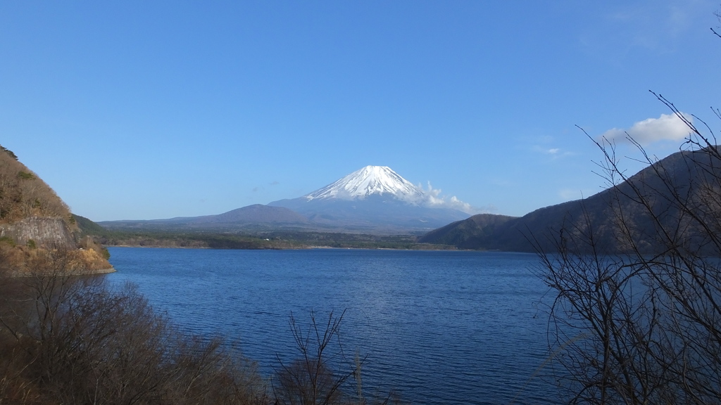 本栖湖 富士河口湖町 富士五湖 山梨県