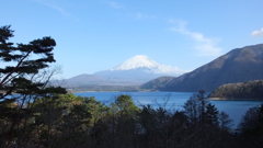 本栖湖 富士河口湖町 富士五湖 山梨県