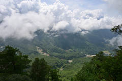 立山カルデラに湧き立つ雲