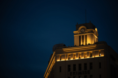 街を見下ろす時計台