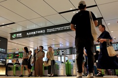 東京駅丸の内地下中央口。