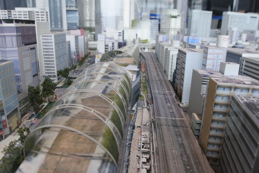 MIYASHITA PARK と 明治通り。