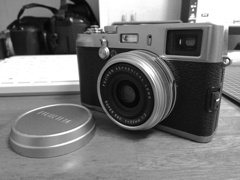 2011年製の初代 X100。