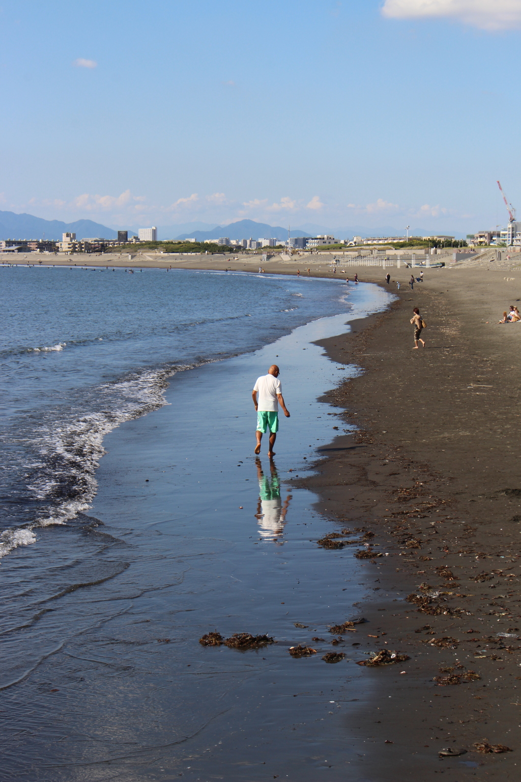 10月の 波打ち際。