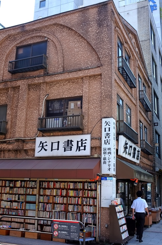 昭和3年(1928)築 木造3階建て。