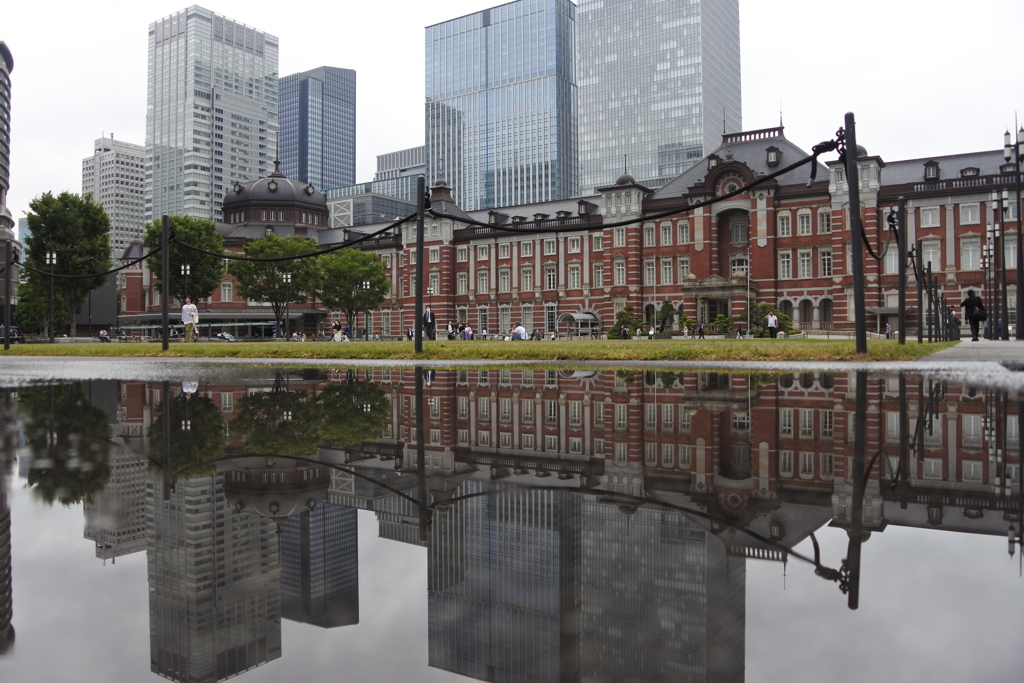 ド定番。東京駅舎リフレクション。