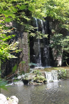 都心で滝に涼む。