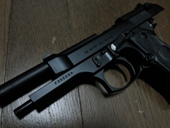 Beretta U.S.M9 スライドストップ。