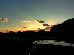 シラハマ校舎の陽が落ちる。