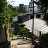新宿区下落合4丁目 東長谷寺薬王院横の石段坂。