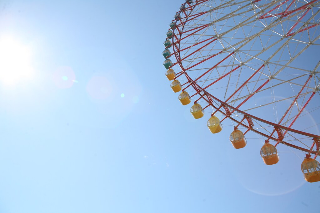 空、観覧車。