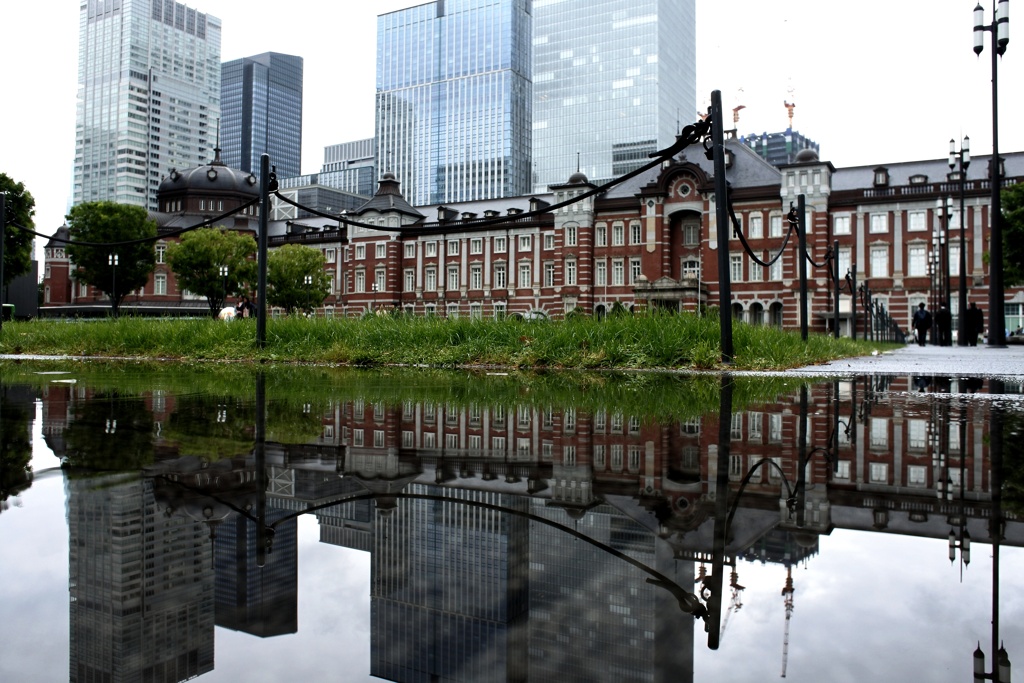 雨上がり 東京駅。