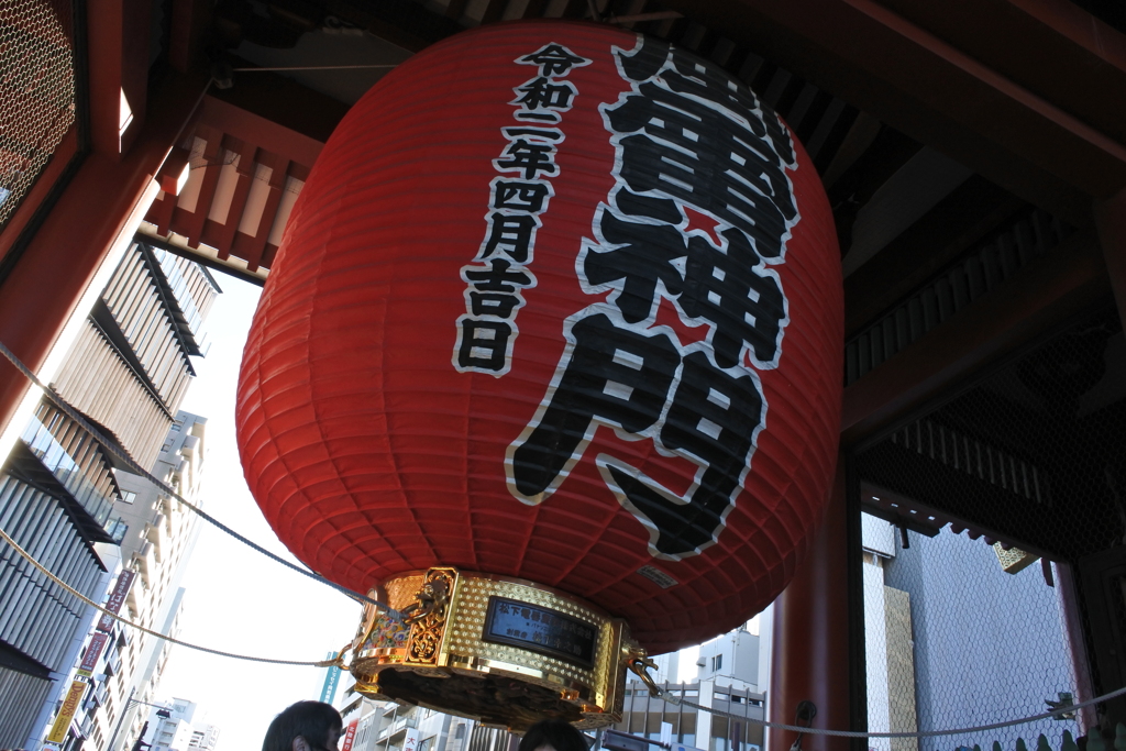 雷門の正式名称は「ふうらいじんもん」。