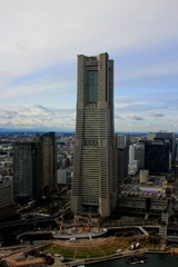 今となっては 日本で3番目、70階 296m。