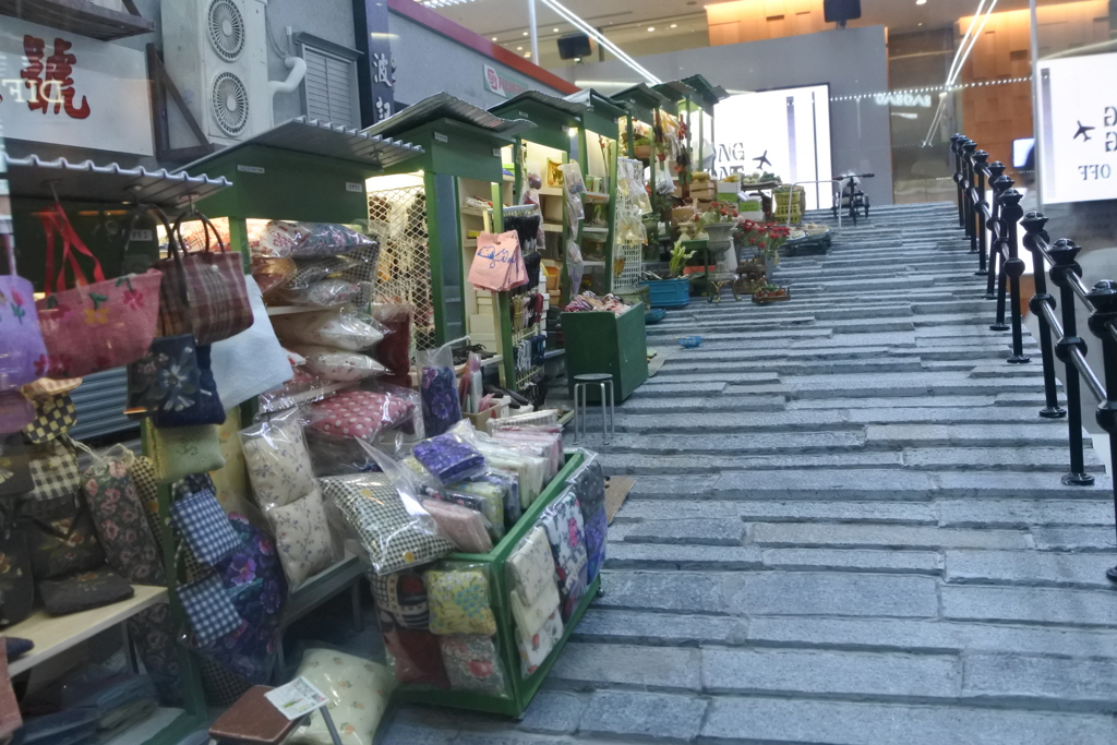 坂の露天商。