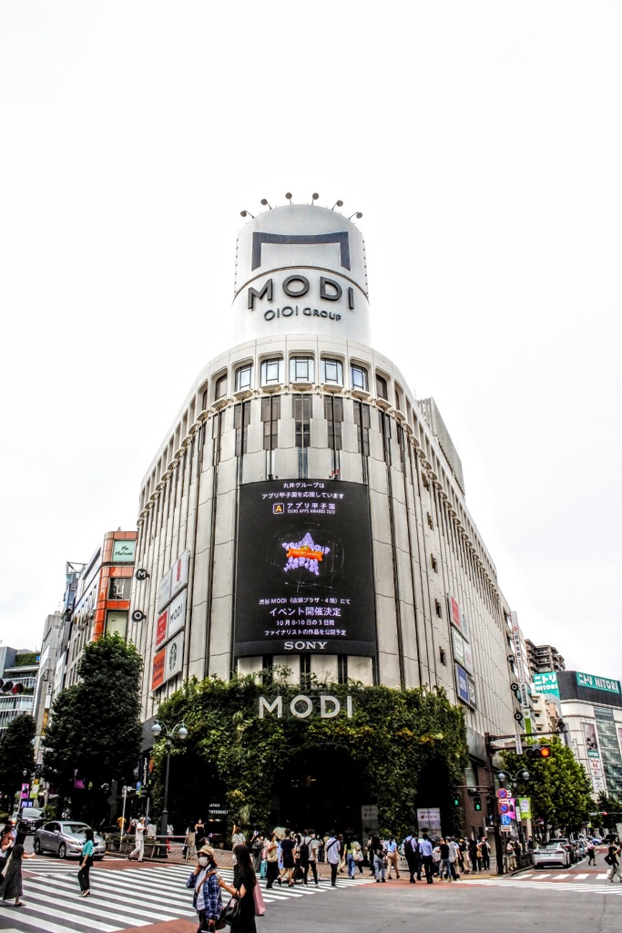 渋谷でも角地の建物が好き。